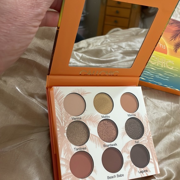 Beauty Creations~Cali Chic Eye shadow Palette - Picture 2 of 8